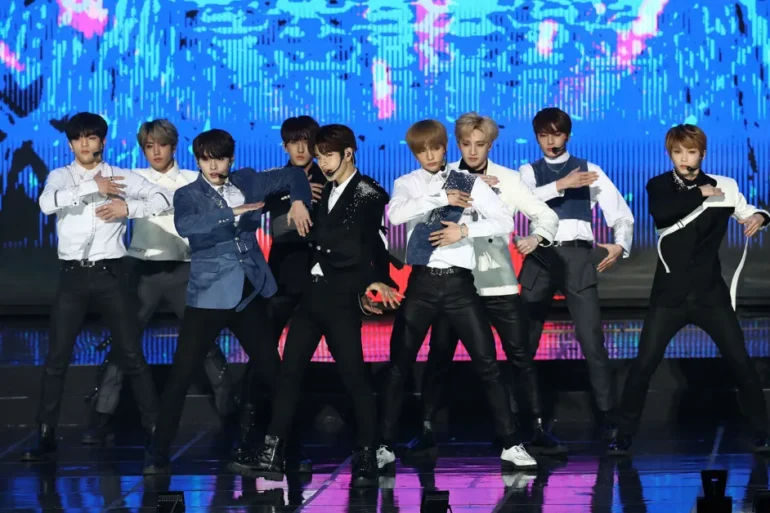 Stray Kids THIS THAT band members on stage